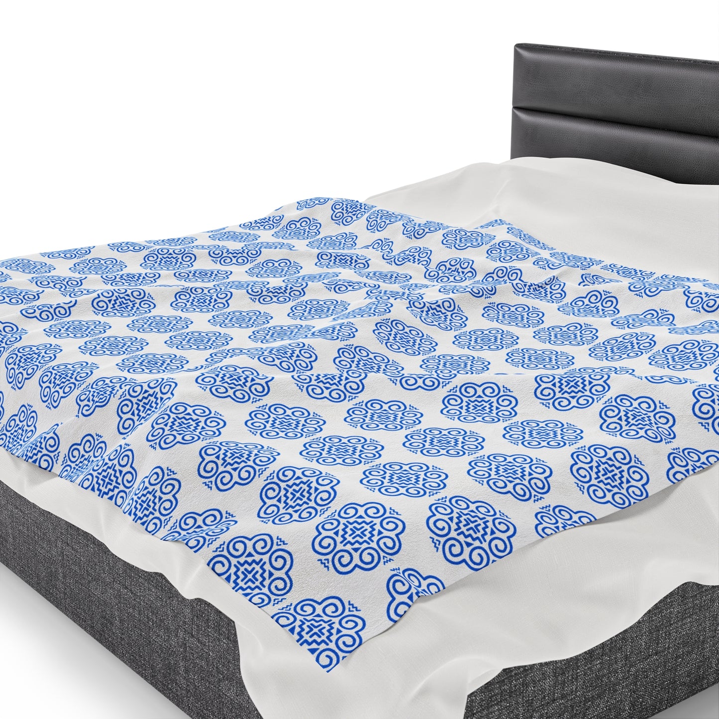 Hmong Velveteen Plush Blanket (white & blue)
