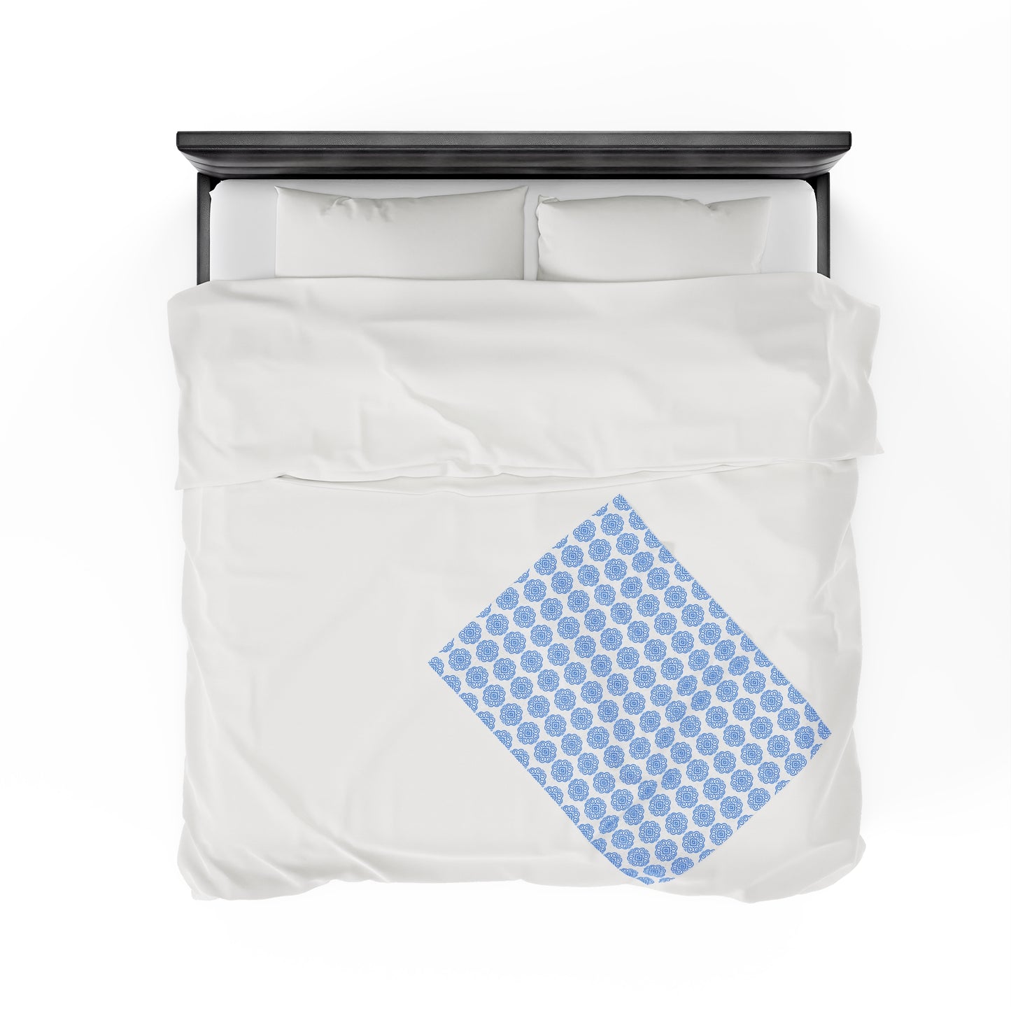 Hmong Velveteen Plush Blanket (white & blue)