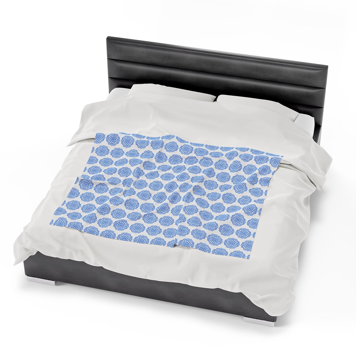 Hmong Velveteen Plush Blanket (white & blue)