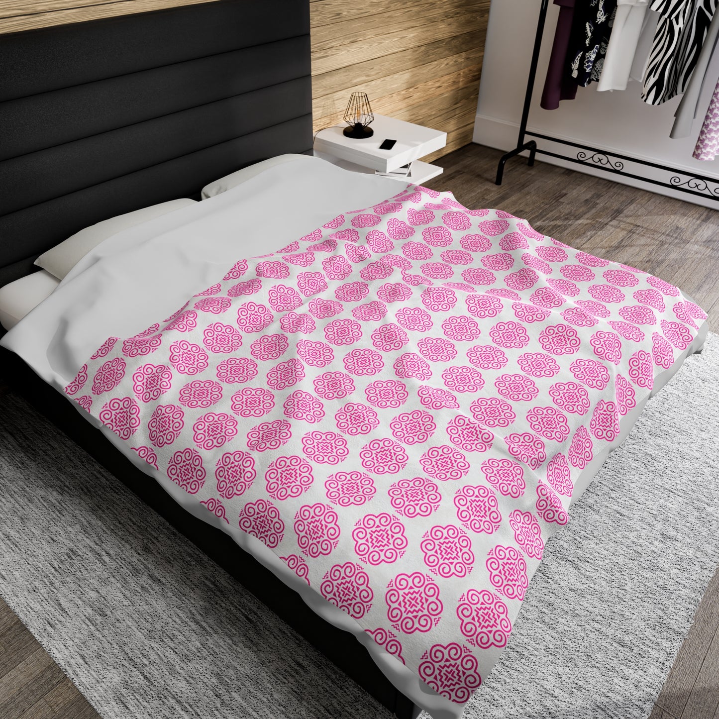 Hmong Velveteen Plush Blanket (white & pink)