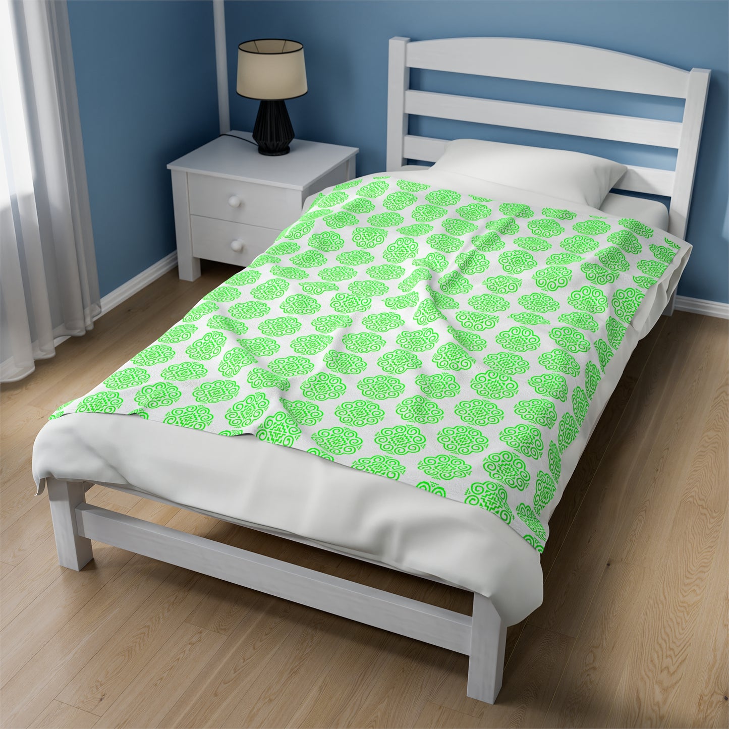 Hmong Velveteen Plush Blanket (white & green)