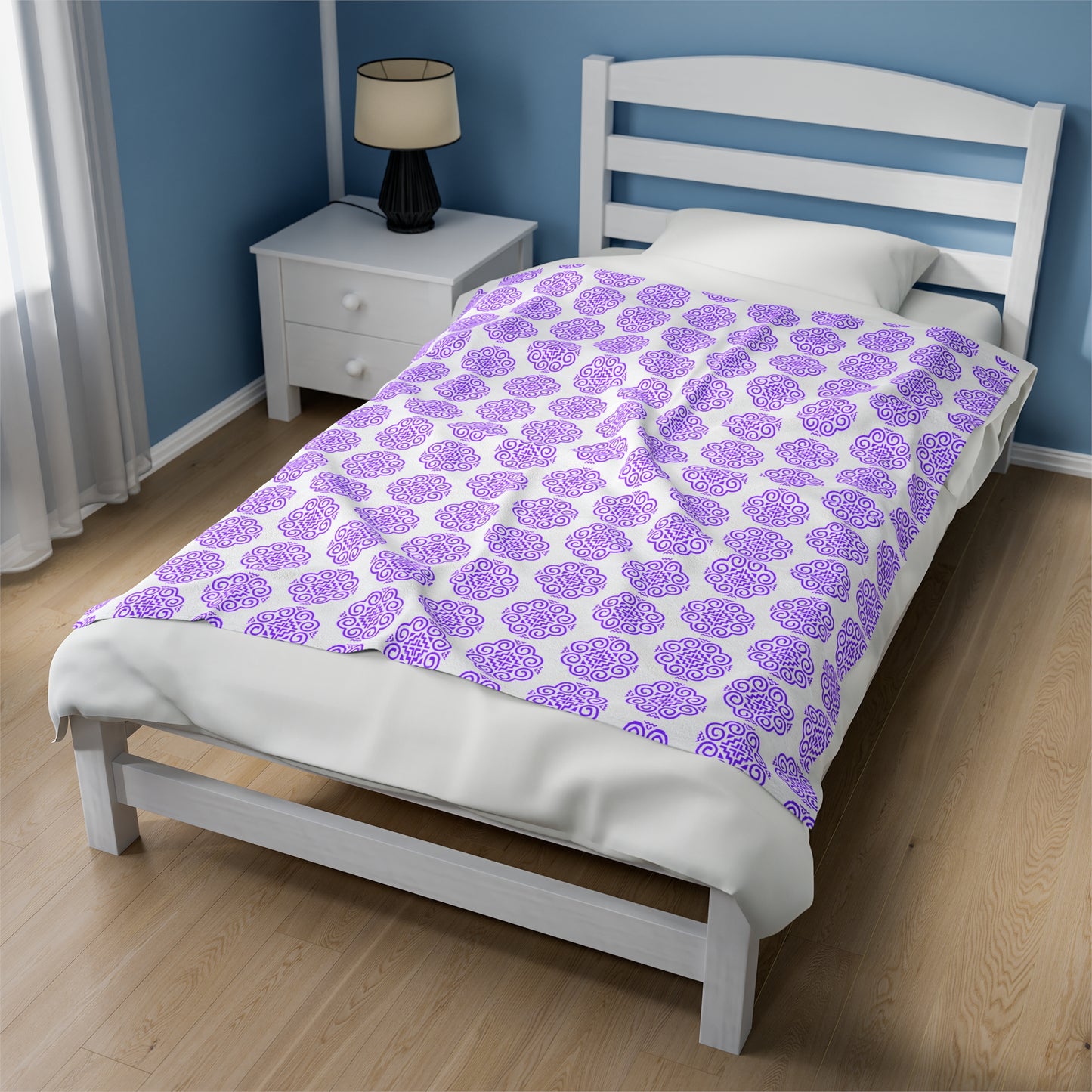 Hmong Velveteen Plush Blanket (white & purple)