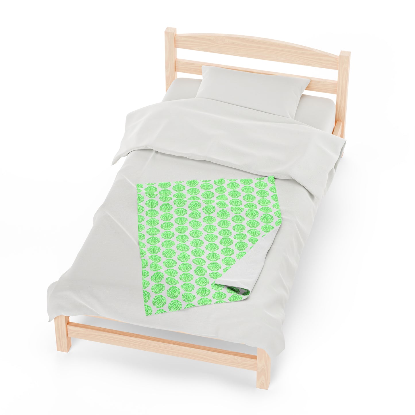 Hmong Velveteen Plush Blanket (white & green)