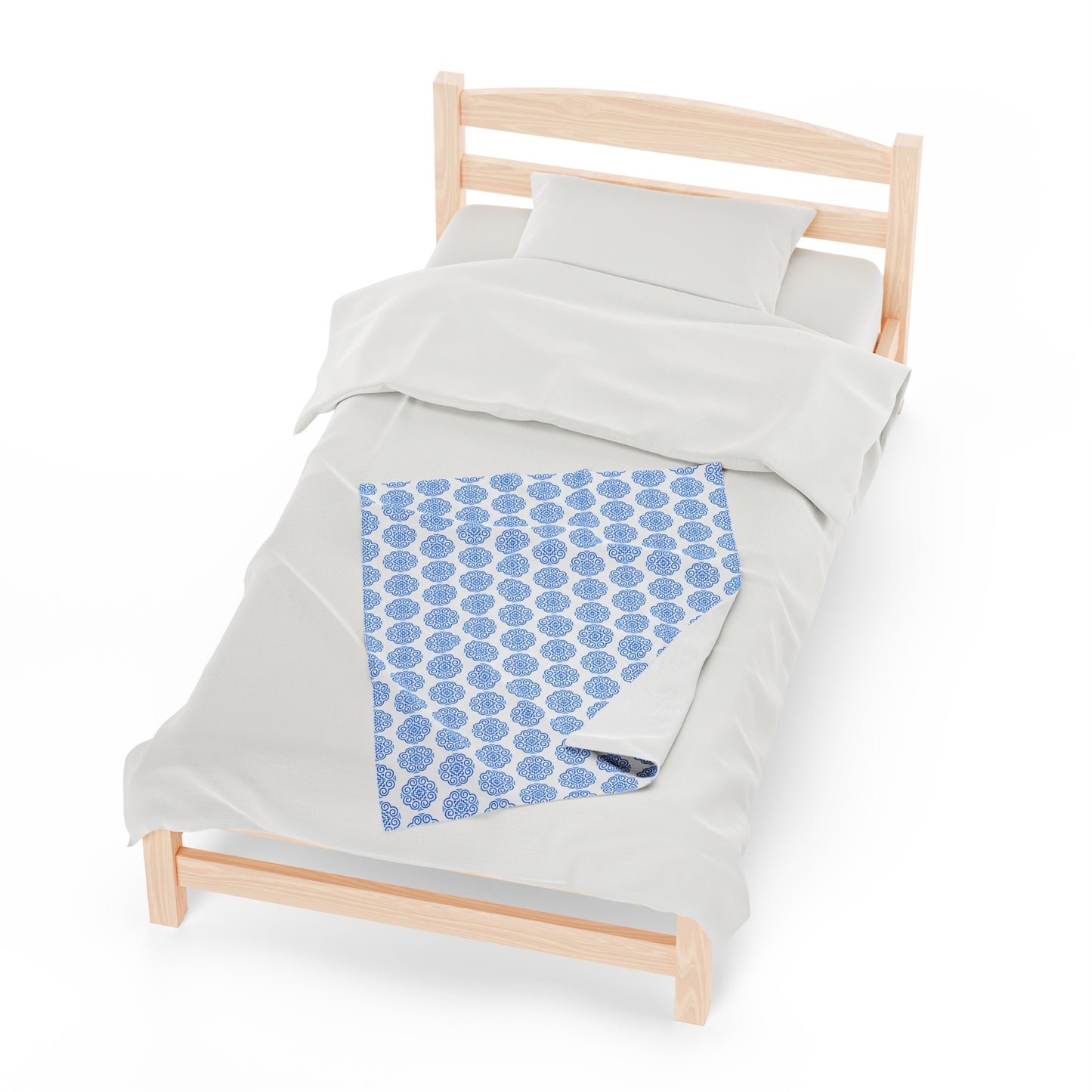 Hmong Velveteen Plush Blanket (white & blue)