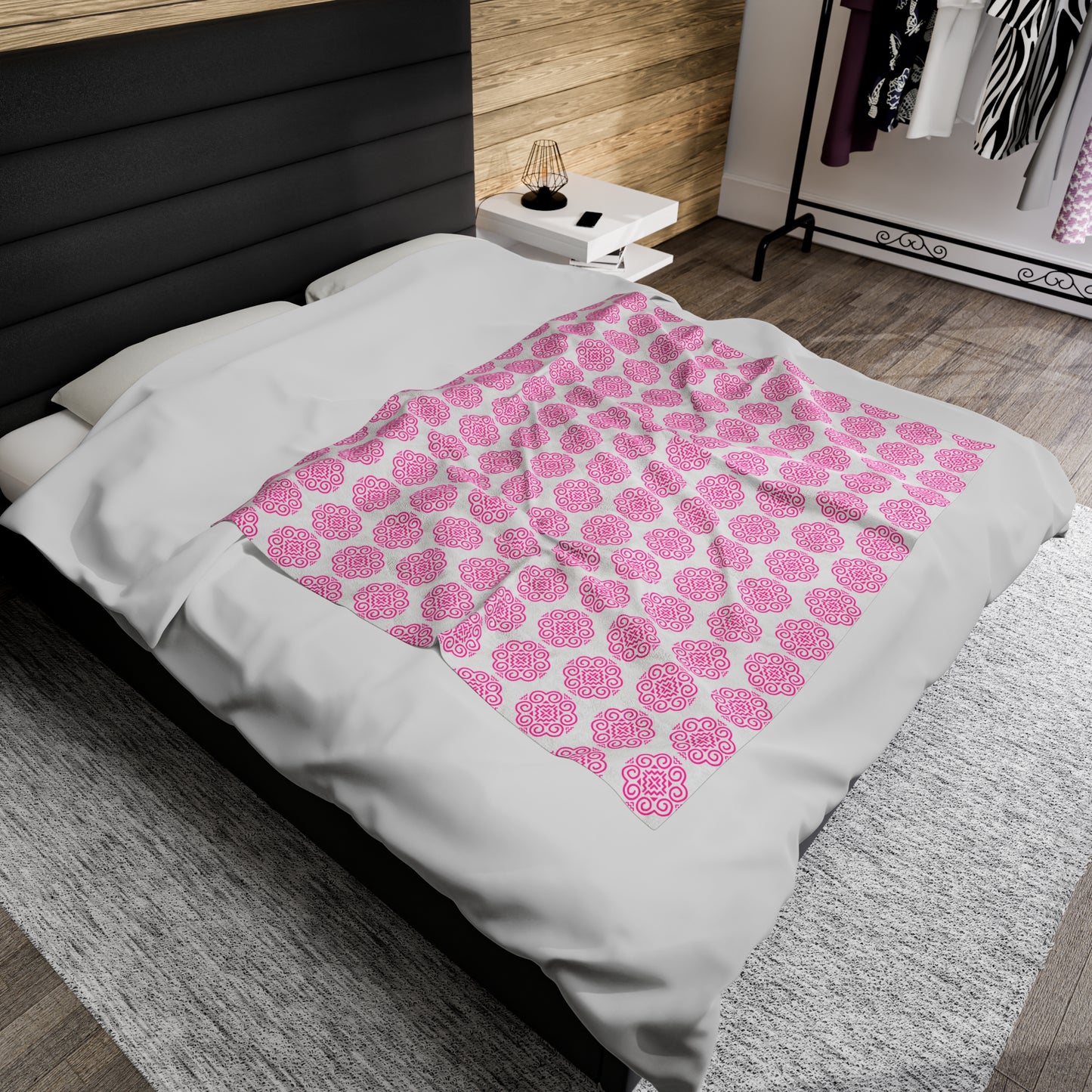 Hmong Velveteen Plush Blanket (white & pink)