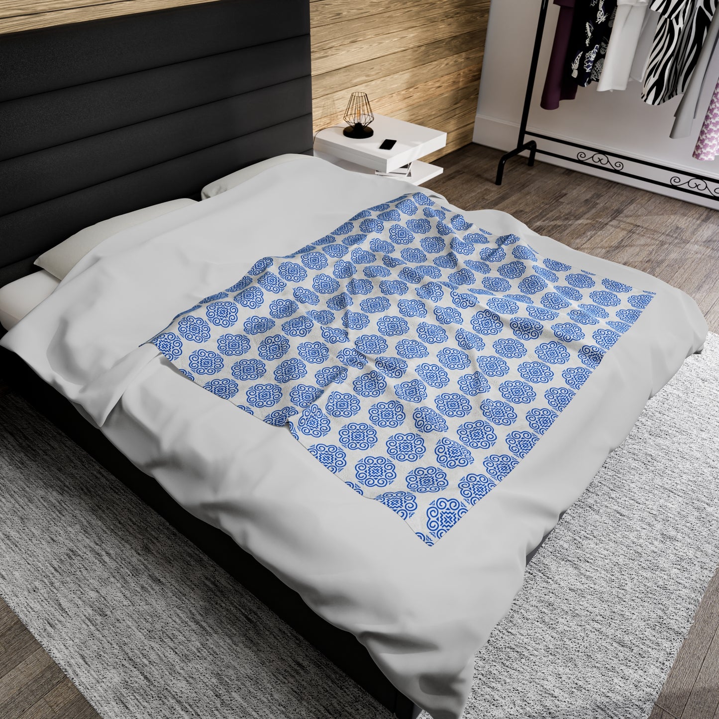 Hmong Velveteen Plush Blanket (white & blue)