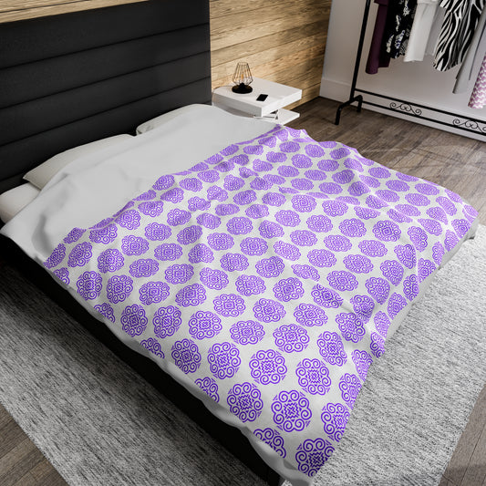 Hmong Velveteen Plush Blanket (white & purple)